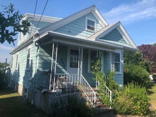 430 Hooper St, Tiverton, RI 02878-1212