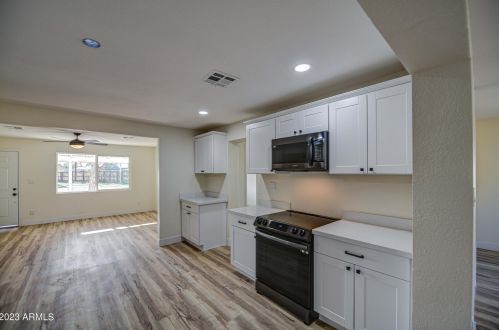 5813 37 Ave, Phoenix AZ 85053-4620 exterior