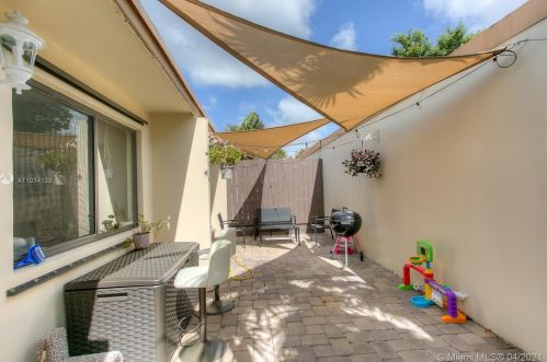 15035 Coconut Ct, Hialeah, FL 33014-2532