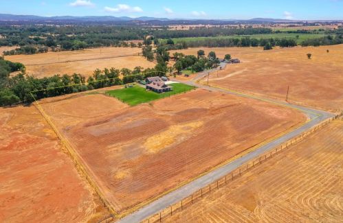 301 Sunnybrook Ln, Oroville CA  95965-8101 exterior