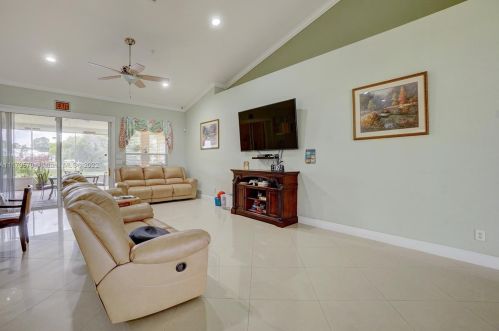 160 Saratoga Ave, Fort Pierce FL  34953-5974 exterior