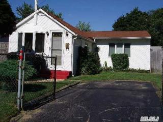 55 Buena Vista Blvd, North Lindenhurst, NY 11757-6516