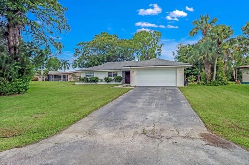 909 Rosea Ct, Naples, FL 34104-4437