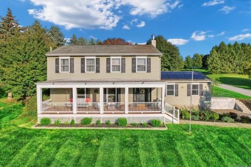 67 Stowe Dr, Poughquag, NY 12570-4929