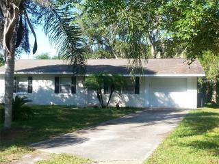 2105 Spruce St, Deland, FL 32724-8522