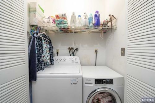 9 Lawrence Ct, Teaneck NJ  07666-6489 exterior