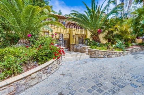 190 Cobblestone Ln, Anaheim, CA 92807-3608