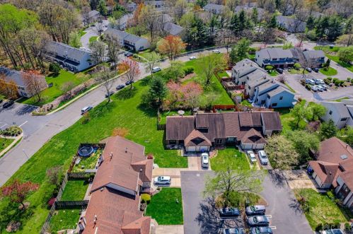 33 Rutledge Ct, East Brunswick NJ  08816-4020 exterior