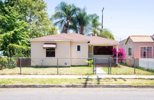 5718 Linden Ave, Long Beach, CA 90805-4704