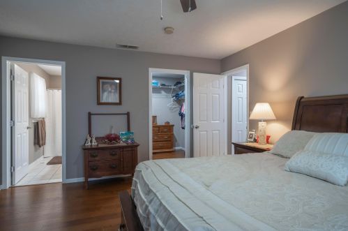 1001 Farmington Ln, Washington Ch OH  43160-8641 exterior