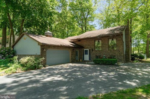 41 Timber Ln, Hanover, PA 17331-9383