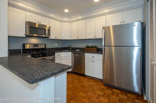 90 Quince Ct, Tinton Falls, NJ 07701-6725