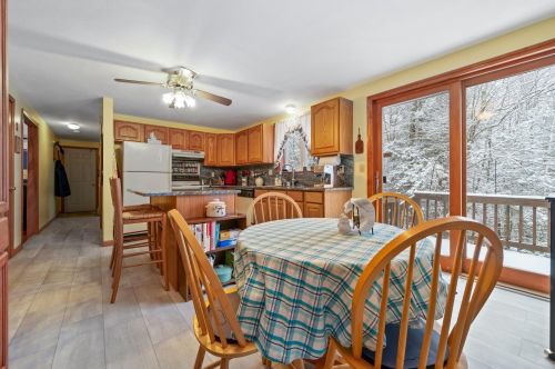 12 Ginger Dr, Goffstown NH  03045-2939 exterior