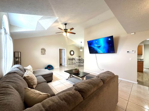 2062 Floresta Dr, Fort Pierce FL  34984-4706 exterior