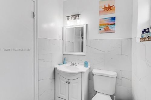 805 26th Ave, Hollywood FL  33020-5704 exterior