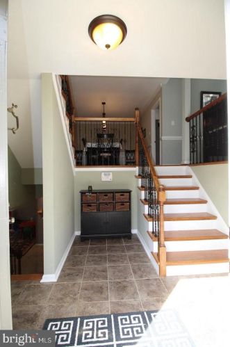 2271 Kings Garden Way, Falls Church VA  22043-2558 exterior