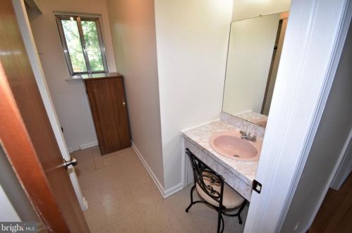 13 Saxony Dr, Riverton NJ  08077-4389 exterior