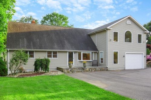 42 Mulberry St, Bridgeport, CT 06611-2333