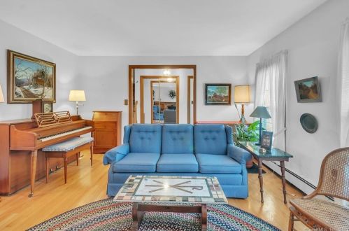 52 Farmstead Ln, Windsor CT 06095-1833 exterior