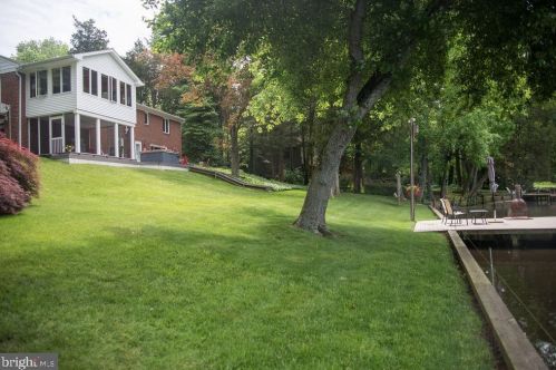 61 Lakeview Dr, Pilesgrove NJ 08098-2081 exterior