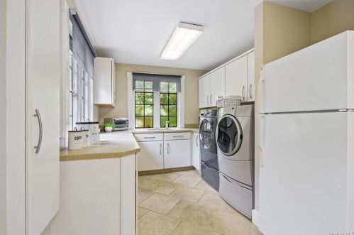 37 Fox Hill Rd, Tuxedo Park NY  10987-4227 exterior