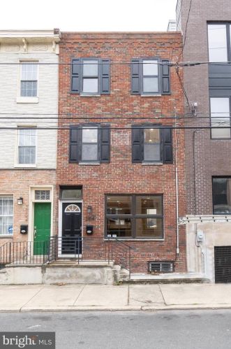 2104 Ellsworth St, Philadelphia PA  19146-2828 exterior