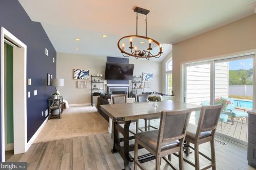 7207 Royal Oak Dr, Harrisburg PA 17112-8837 exterior