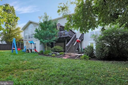 357 Locust Grove Dr, Purcellville VA  20132-3285 exterior