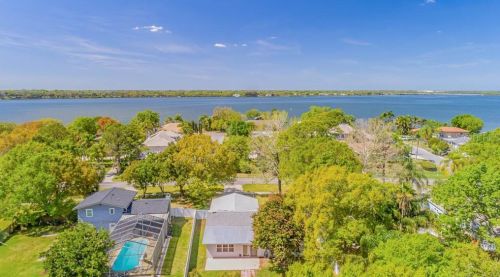 707 Shore Dr, Oldsmar FL  34677-4305 exterior