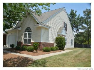 10610 Yellow Rose Ln, Charlotte, NC 28269-5127
