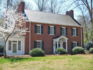3907 Henderson Rd, Greensboro, NC 27410-4409