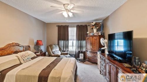 16 Willow Ct, Trenton NJ  08619-4626 exterior