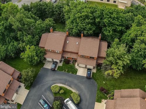 352 Winding Way, Norristown PA  19406-2633 exterior