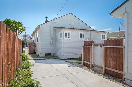 527 Mckinley Ave, Oxnard CA  93030-3661 exterior