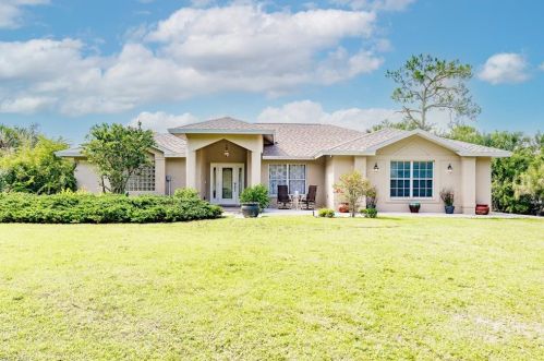 1220 9th St, Naples, FL 34117-2217