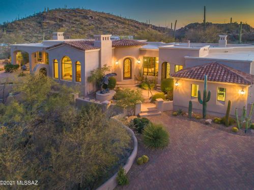 7470 Secret Canyon Dr, Tucson, AZ 85718-1452