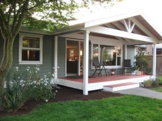 10521 1 Ave, Seattle WA  98177-4802 exterior