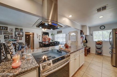 7830 17 Ave, Phoenix AZ 85023-2569 exterior