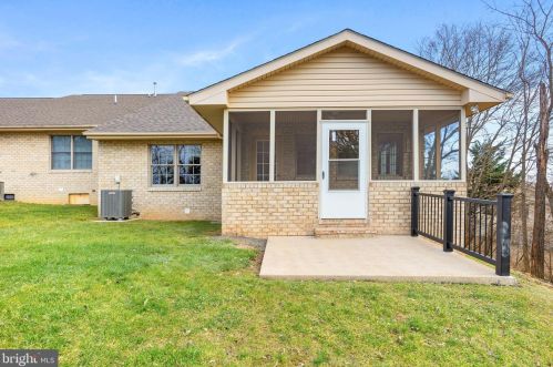 63 Maynard Ln, Strasburg VA  22657-1105 exterior