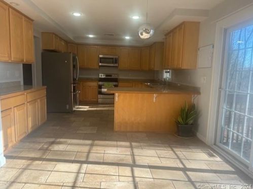 58 Johnson Cove Rd, Norwich CT  06351-1022 exterior