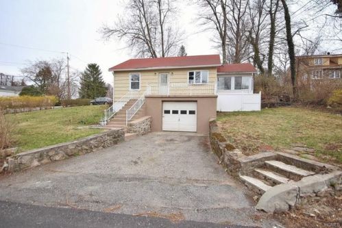 3590 Sagamore Ave, Mohegan Lake, NY 10547-1349