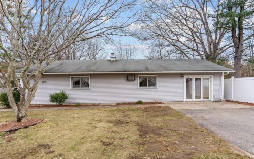 16 Paige Dr, Coventry, RI 02816-8931