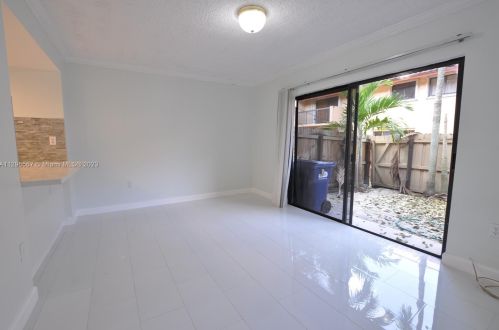 7804 102 Ln, Miami FL  33156-2691 exterior