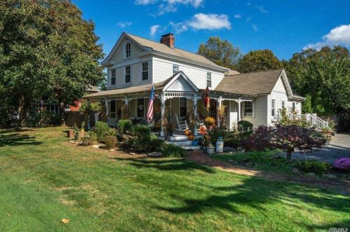 643 Larkfield Rd, Elwood, NY 11731-4921