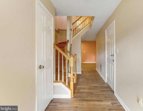 6378 Dakine Cir, Springfield VA  22150-1195 exterior