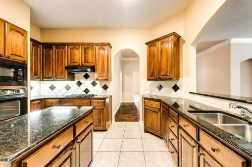 2305 Conroe Ct, Lewisville TX  75028-2376 exterior