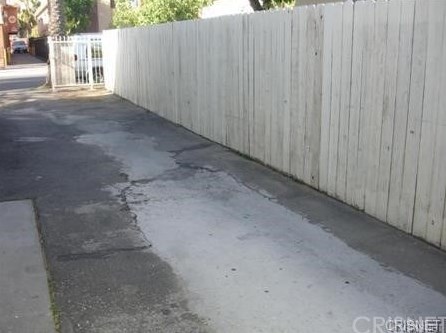 14642 Calvert St, Van Nuys CA 91316-1216 exterior