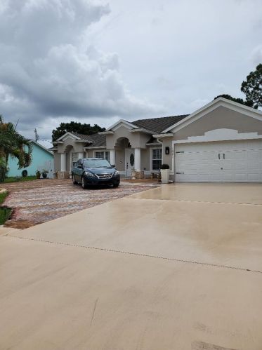 1871 Mackenzie St, Fort Pierce, FL 34953-1331