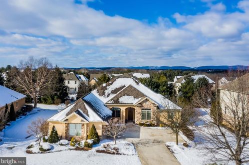 7 Sterling Glen Way, Navy Sup Dpt, PA 17050-2709