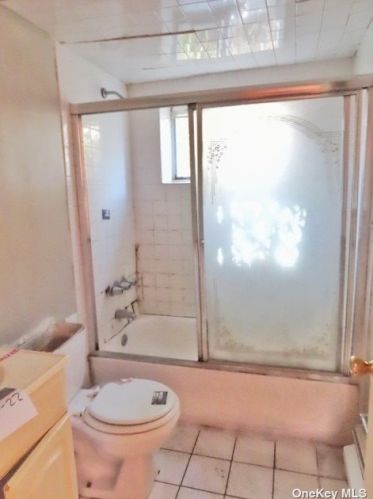 233 Rushmore St, Westbury NY  11590-3822 exterior